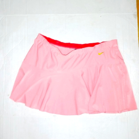 Nike pleated mini skirt - Picture 1 of 5